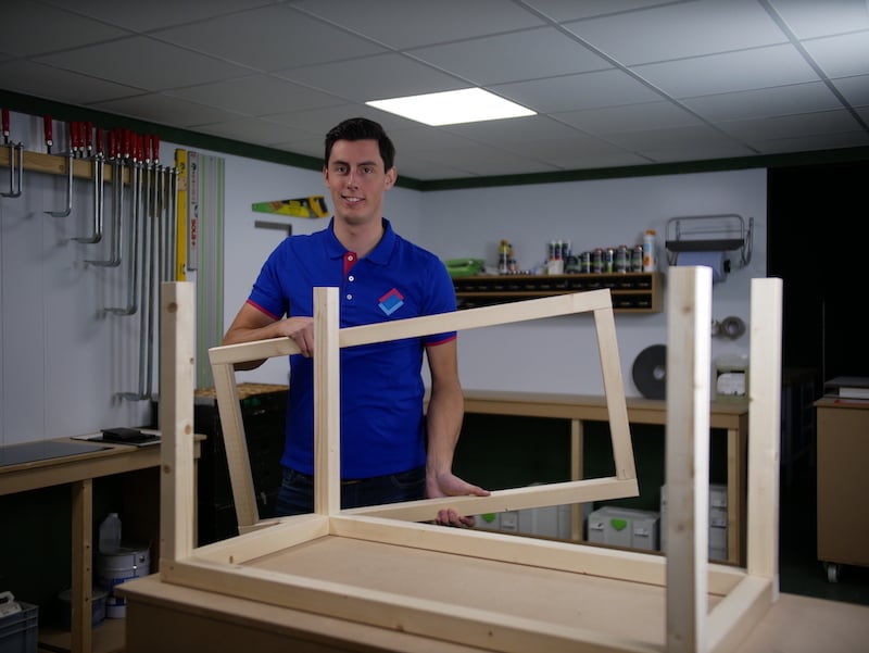 Pakketbrievenbus HPL frame in elkaar zetten